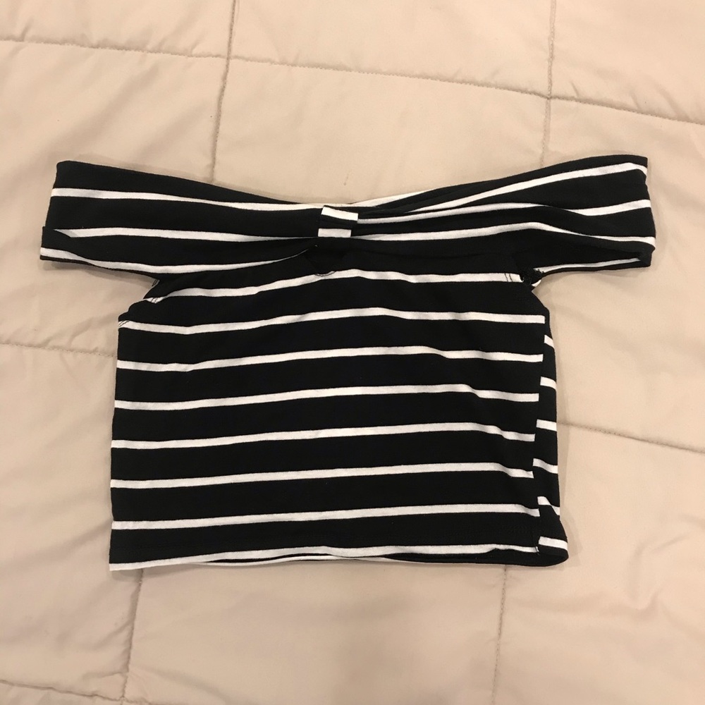 NWT off the shoulder black & white crop top